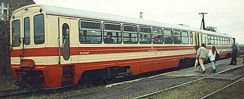 Dieseltriebwagen MBxd2 und Beiwagen Bxhpi aus Rumänien