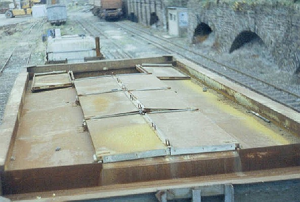 4-achsige Schotterwagen für 1000 mm